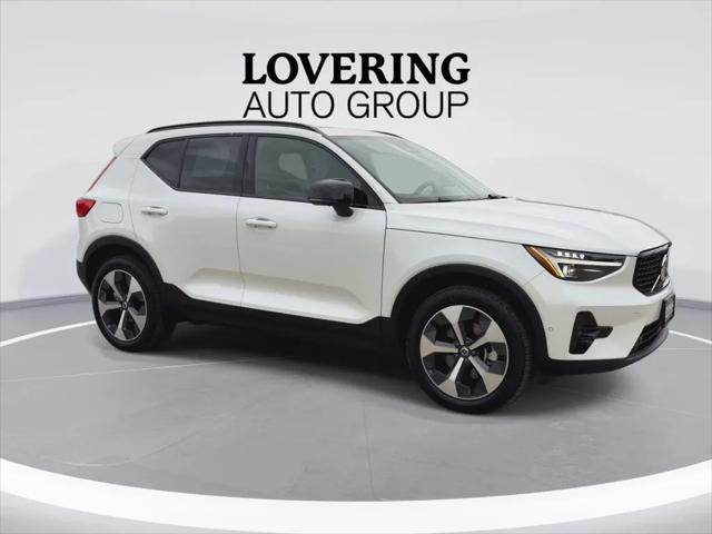 2026 Volvo XC40 Plus, B5 AWD Gas (mild hybrid), Dark