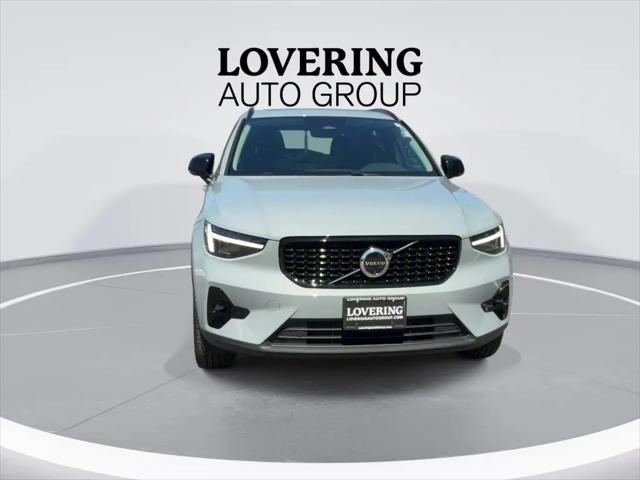 2026 Volvo XC40 Plus, B5 AWD Gas (mild hybrid), Dark