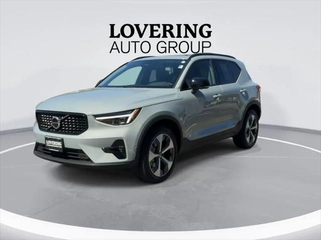 2026 Volvo XC40 Plus, B5 AWD Gas (mild hybrid), Dark