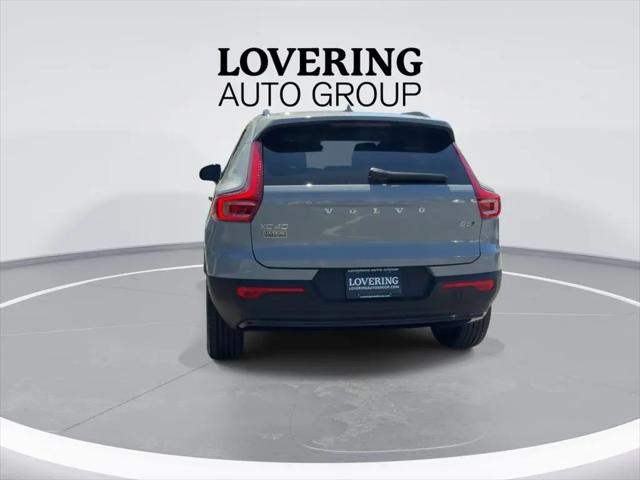 2026 Volvo XC40 Plus, B5 AWD Gas (mild hybrid), Dark