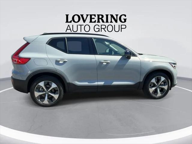2026 Volvo XC40 Plus, B5 AWD Gas (mild hybrid), Dark