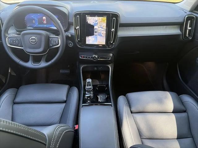 2026 Volvo XC40 Plus, B5 AWD Gas (mild hybrid), Dark