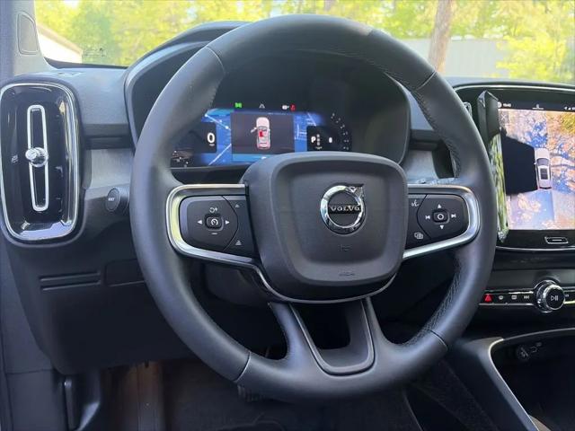 2026 Volvo XC40 Plus, B5 AWD Gas (mild hybrid), Dark