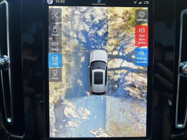 2026 Volvo XC40 Plus, B5 AWD Gas (mild hybrid), Dark