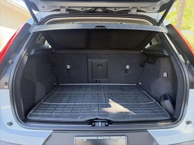 2026 Volvo XC40 Plus, B5 AWD Gas (mild hybrid), Dark