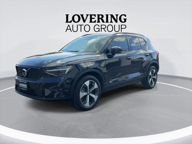 2026 Volvo XC40 Plus, B5 AWD Gas (mild hybrid), Dark