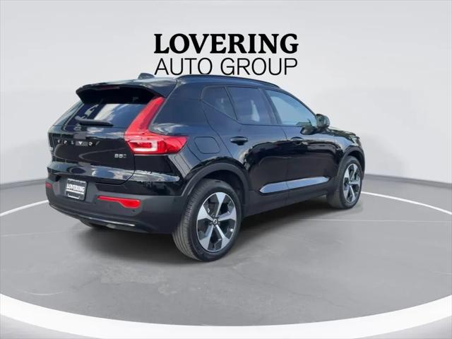 2026 Volvo XC40 Plus, B5 AWD Gas (mild hybrid), Dark