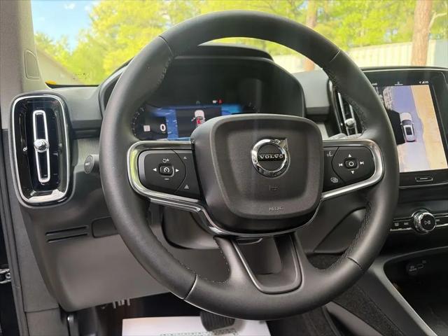 2026 Volvo XC40 Plus, B5 AWD Gas (mild hybrid), Dark