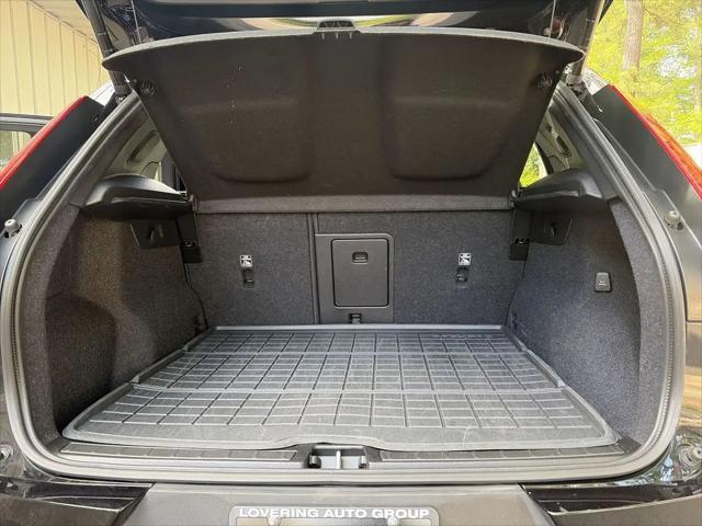 2026 Volvo XC40 Plus, B5 AWD Gas (mild hybrid), Dark