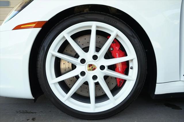 2022 Porsche 911 Carrera 4 GTS