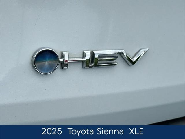2025 Toyota Sienna XLE