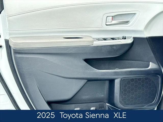 2025 Toyota Sienna XLE