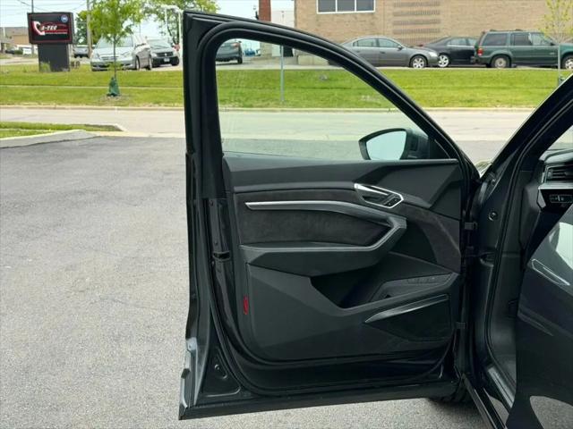 2019 Audi e-tron Premium Plus