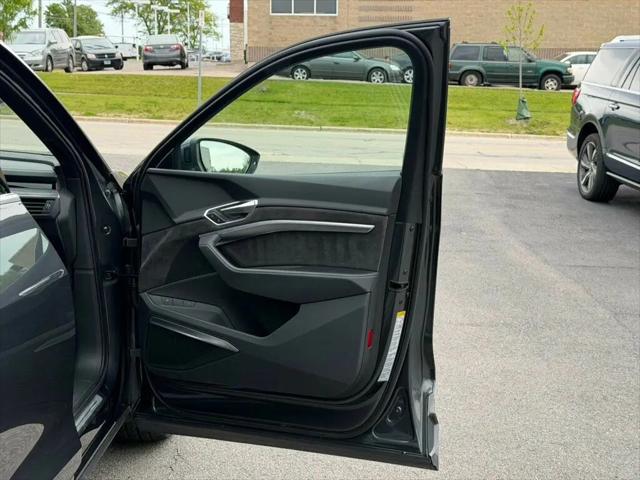 2019 Audi e-tron Premium Plus
