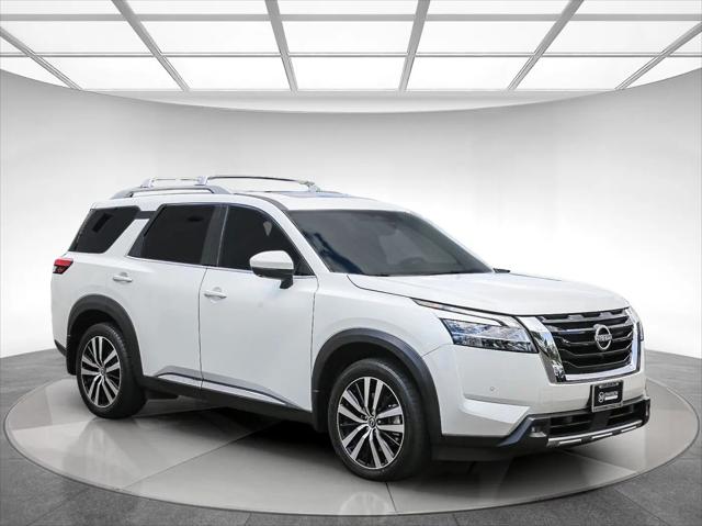 2023 Nissan Pathfinder Platinum FWD