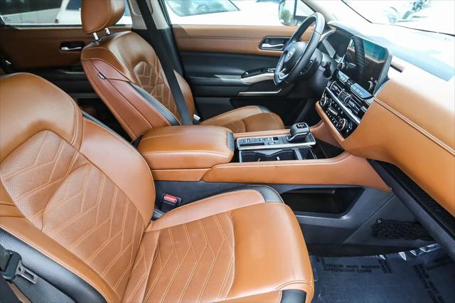 2023 Nissan Pathfinder Platinum FWD