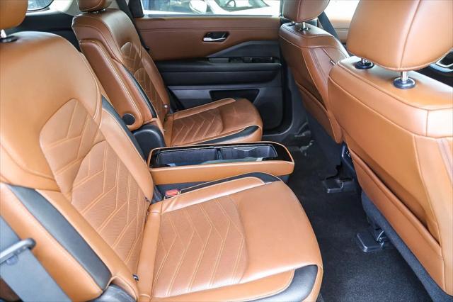 2023 Nissan Pathfinder Platinum FWD