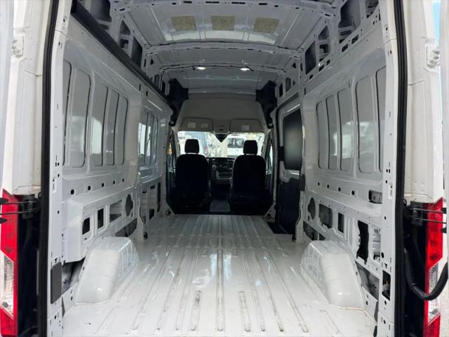 2025 Ford Transit Cargo Van w/LWB