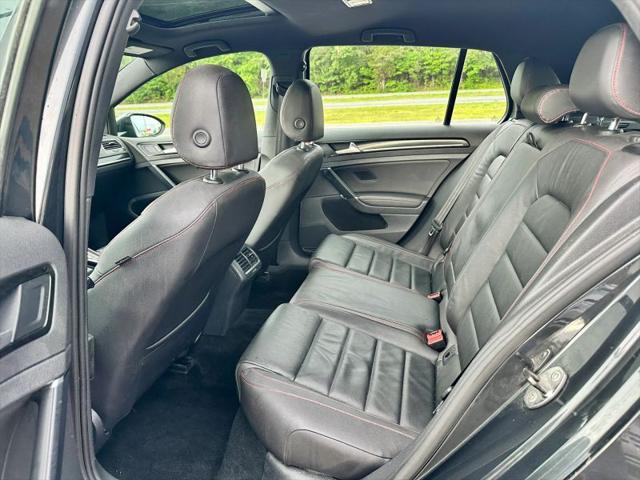 2015 Volkswagen Golf GTI 2.0T SE 4-Door