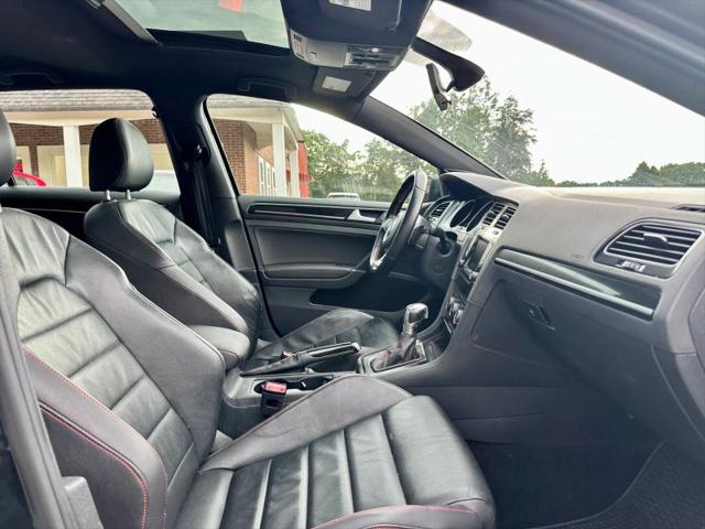 2015 Volkswagen Golf GTI 2.0T SE 4-Door