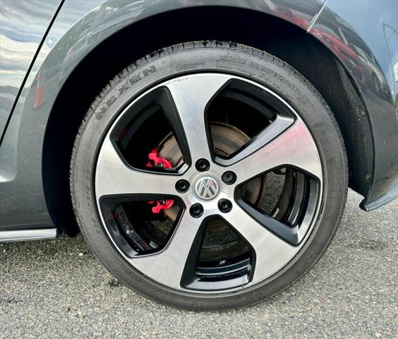 2015 Volkswagen Golf GTI 2.0T SE 4-Door