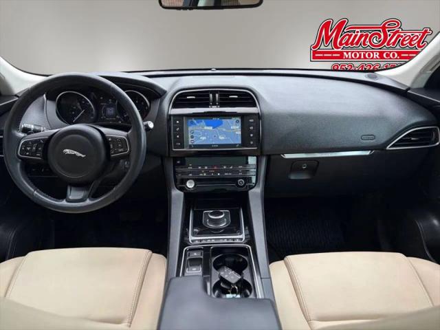 2018 Jaguar F-PACE 25t Premium