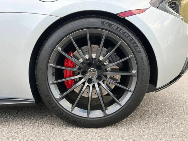 2017 McLaren 570GT Base