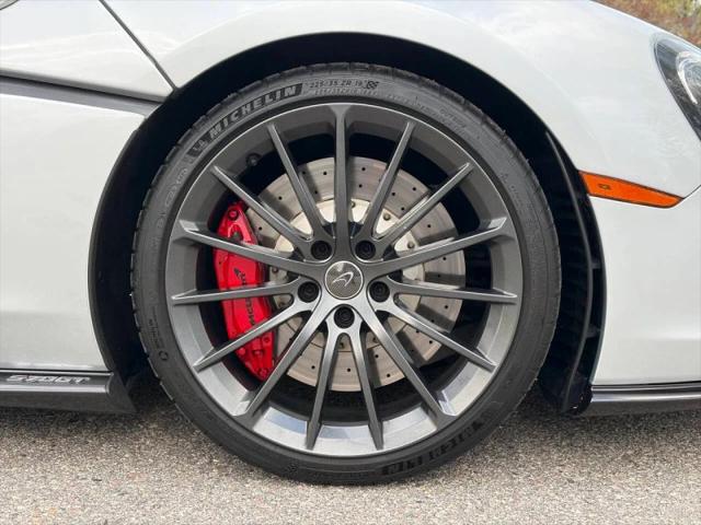 2017 McLaren 570GT Base