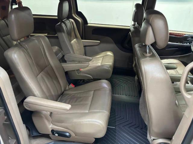 2013 Chrysler Town & Country Touring
