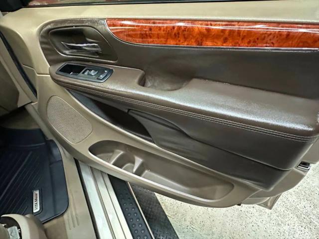 2013 Chrysler Town & Country Touring