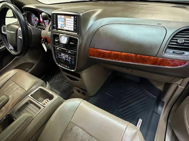 2013 Chrysler Town & Country Touring