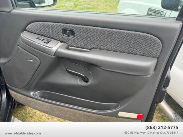 2003 Chevrolet Avalanche Base