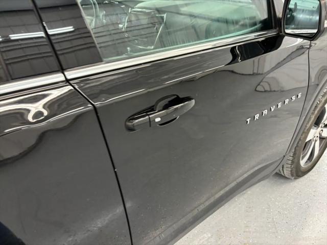 2023 Chevrolet Traverse AWD LT Leather