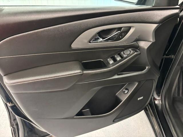 2023 Chevrolet Traverse AWD LT Leather
