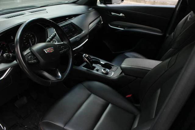 2023 Cadillac XT4 AWD Premium Luxury