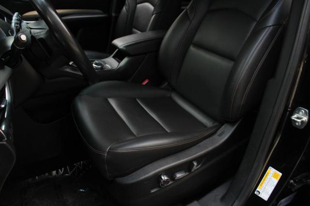 2023 Cadillac XT4 AWD Premium Luxury