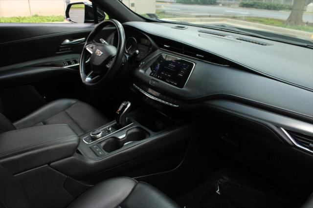 2023 Cadillac XT4 AWD Premium Luxury
