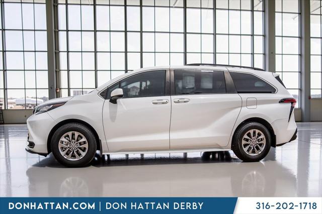 2022 Toyota Sienna LE