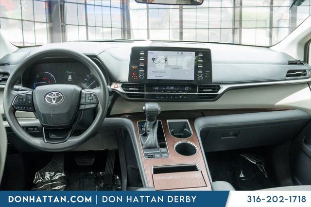 2022 Toyota Sienna LE