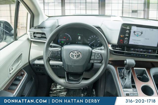 2022 Toyota Sienna LE