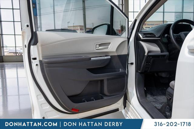 2022 Toyota Sienna LE