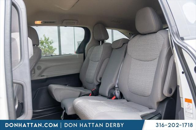 2022 Toyota Sienna LE