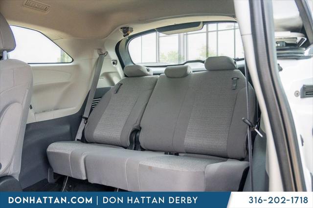 2022 Toyota Sienna LE
