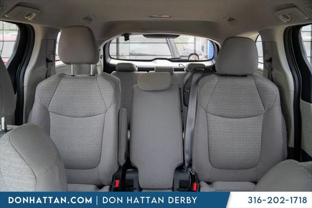 2022 Toyota Sienna LE
