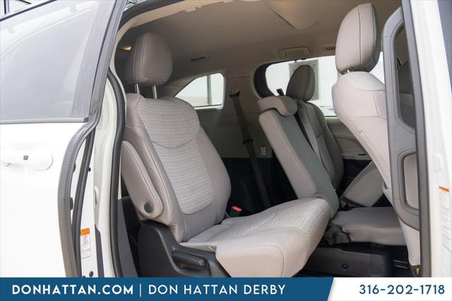 2022 Toyota Sienna LE