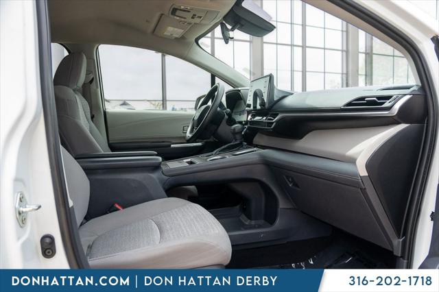 2022 Toyota Sienna LE