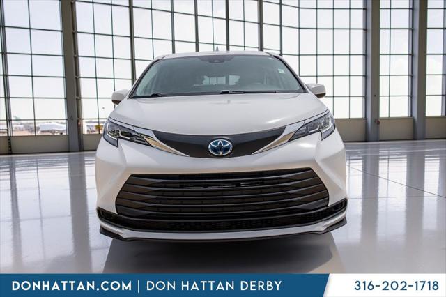 2022 Toyota Sienna LE