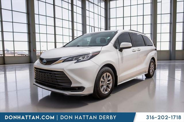 2022 Toyota Sienna LE