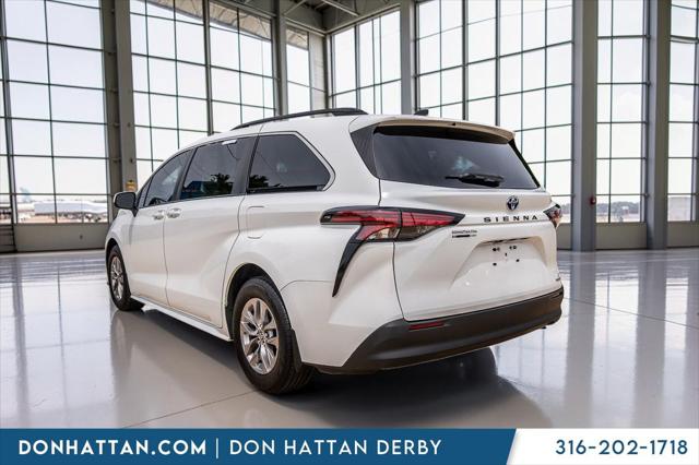 2022 Toyota Sienna LE