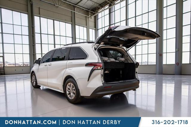 2022 Toyota Sienna LE